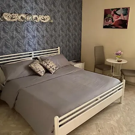 Bed and Breakfast La Dimora Di Vesta Λέτσε